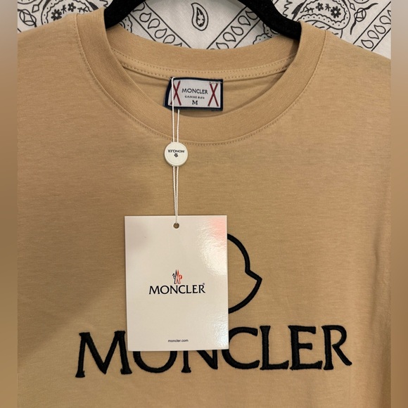 Moncler t-shirt medium - Picture 3 of 5